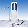 Countertop water filter using UV