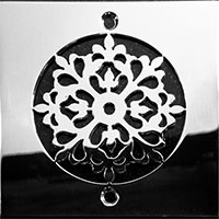 Motif Number 7 square drain